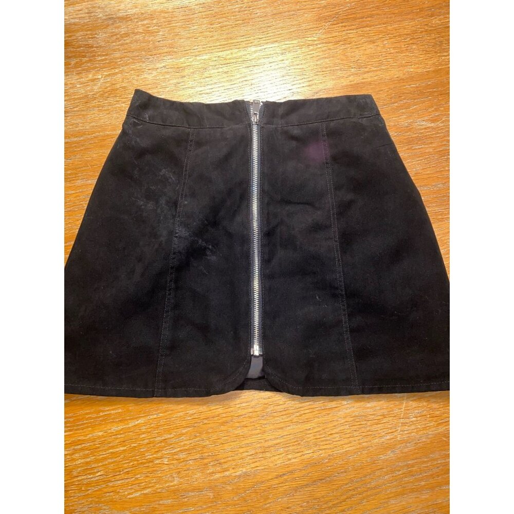 Divided Black Suede Mini Skirt With Front Zipper